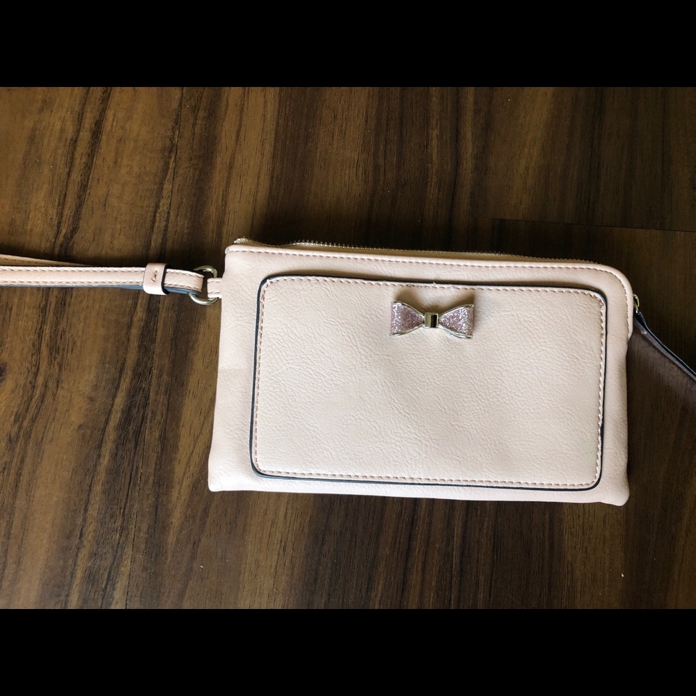 Candie’s blush pink wristlet